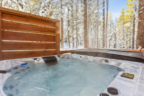 Ponderosa Pines - Custom 3 BR - Pet Friendly Private Hot Tub - Ski Shuttle Truckee